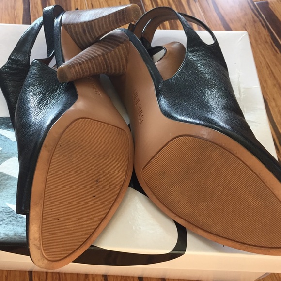 Black Nine West Peep Toe Shoe: Size 9 1/2 🖤 - Picture 7 of 8